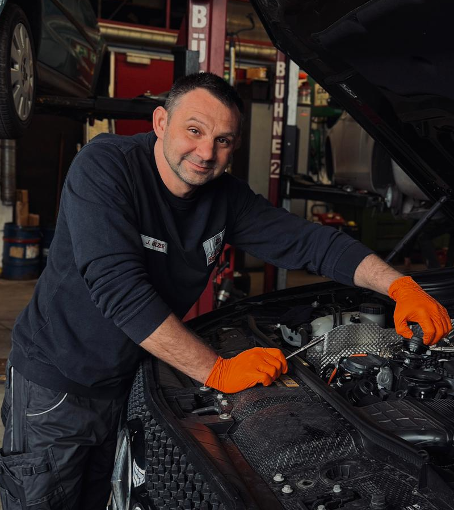 Kfz-Meister Johann Balzer, Inhaber der Autowerkstatt Auto Küster in Reinbach – Fachmann für Fahrzeugdiagnose und Reparatur